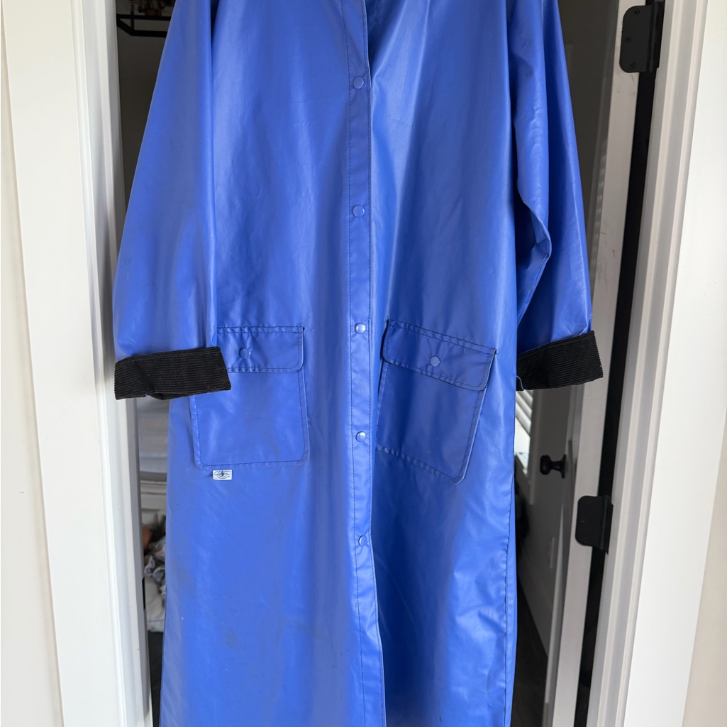 Size-Med. Charles River Apparel Women's Long Raincoat Jacket